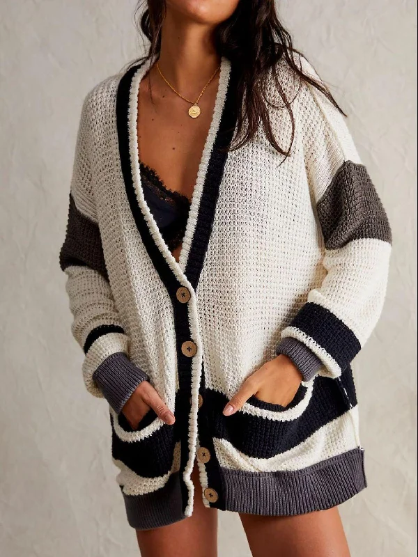 Pocketed Contrast V-Neck Long Sleeve Cardigan Solid Print Embellished Solid Print Embellished Pocketed Contrast V-Neck Long Sleeve Cardigan Solid Print Embellished Solid Print Embellished