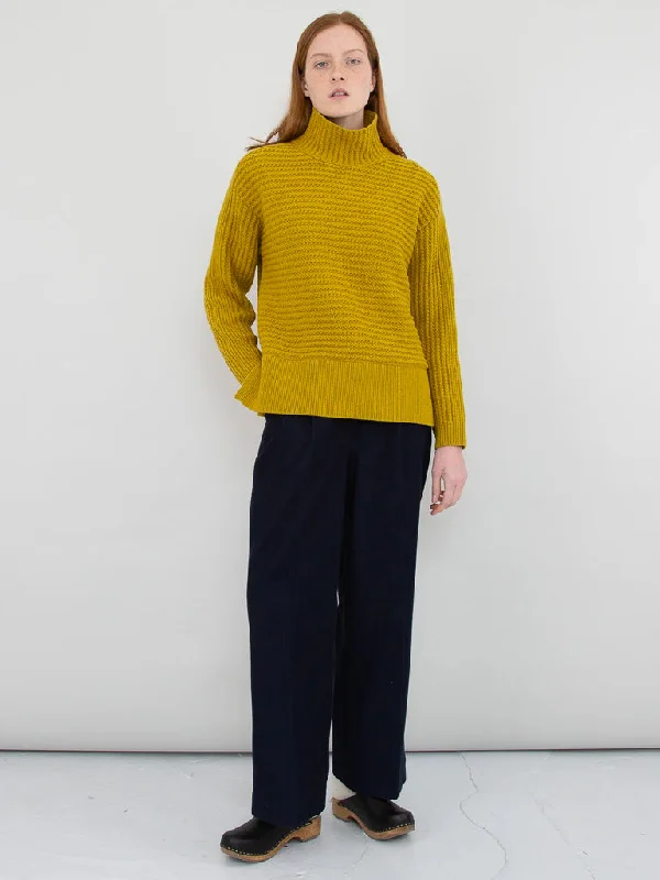Folk Pleated Trousers in Navy Trousers Cargo pockets Trousers Cargo pockets