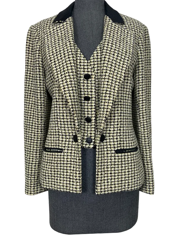 CHANEL 02P Tweed Faux Vest Jacket Size S Embroidered Jacket Appliqued Jacket Beaded Jacket Embroidered Jacket Appliqued Jacket Beaded Jacket CHANEL 02P Tweed Faux Vest Jacket Size S Embroidered Jacket Appliqued Jacket Beaded Jacket Embroidered Jacket Appliqued Jacket Beaded Jacket